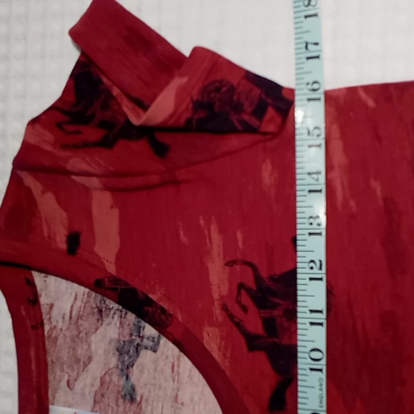 LuLaRoe Women's Short Sleeve V-Neck T-Shirt Size XS NWOT Race Horses Wine/Black/ - Picture 7 of 11